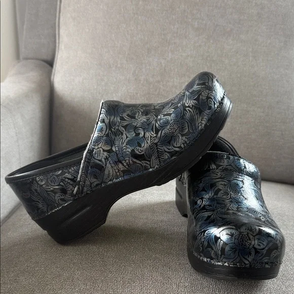 Women Dansko size 37 Floral Patterned Clogs - Picture 2 of 6